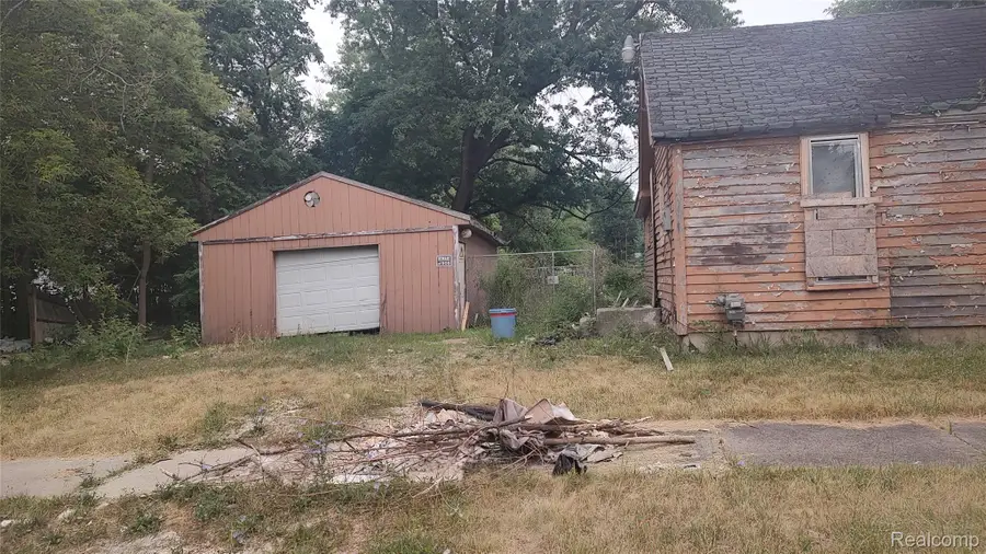 2401 Kansas Avenue, Flint, MI 48506 - #2