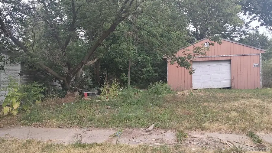 2401 Kansas Avenue, Flint, MI 48506 - #3