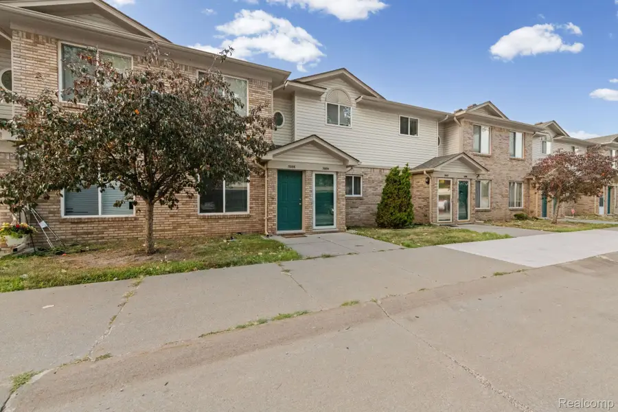 30184 Wedgewood Circle, Roseville, MI 48066 - #2
