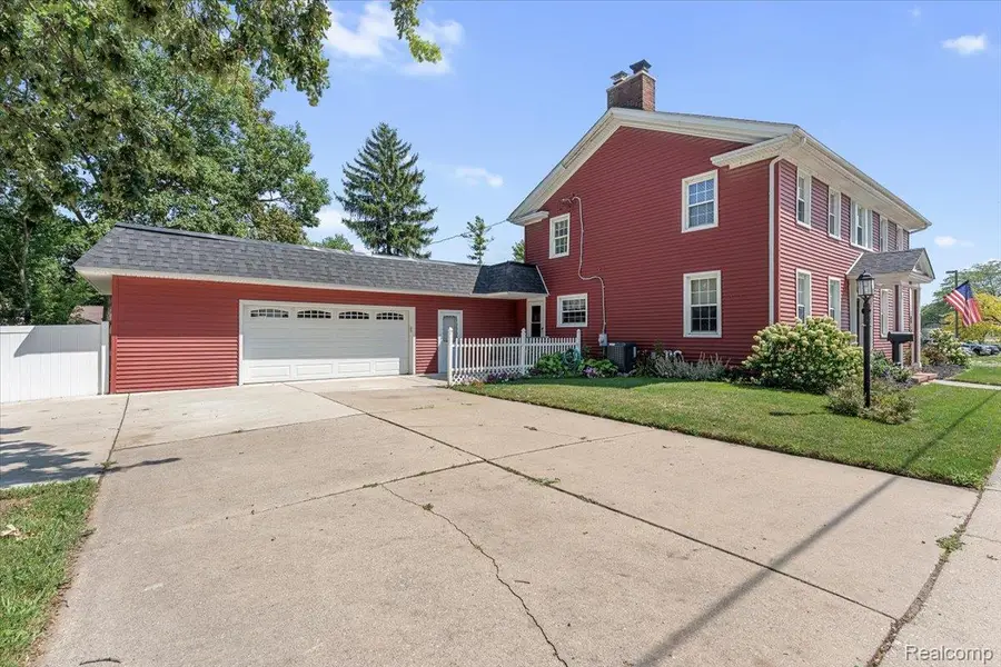 2003 W Jefferson Avenue E, Trenton, MI 48183 - #3
