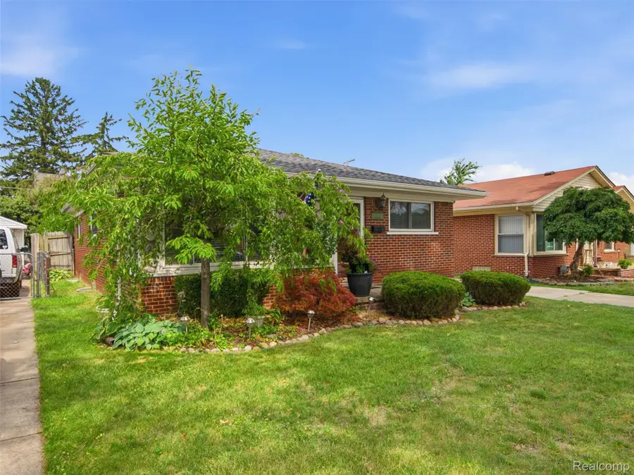 22421 Millenbach Street, Saint Clair Shores, MI 48081 - #3
