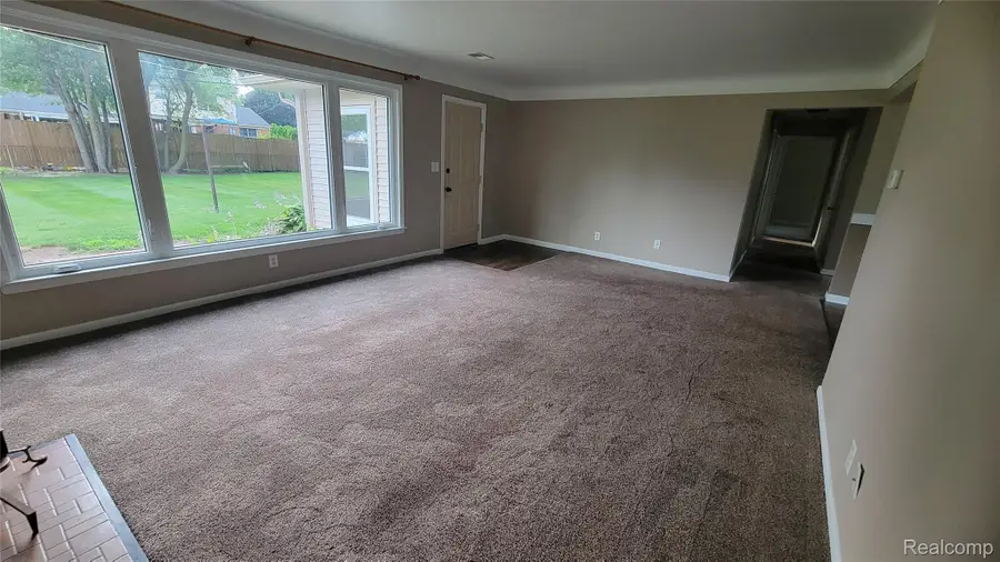 45437 Hecker Drive, Utica, MI 48317 - #3