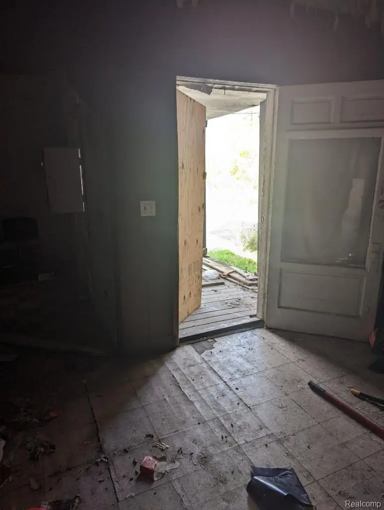 8908 Charlevoix Street, Detroit, MI 48214 - #2