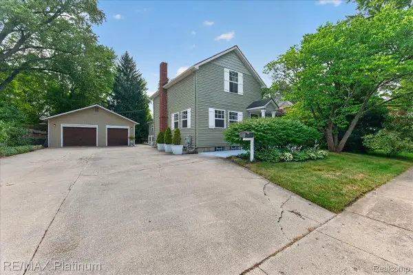 209 S Barnard Street, Howell, MI 48843