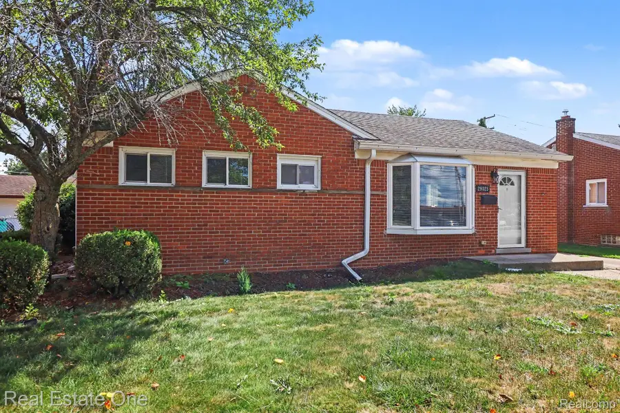 29025 W Chicago Street, Livonia, MI 48150 - #2