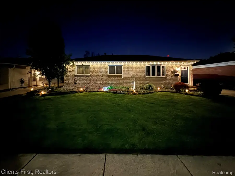 6280 N Farmington Road, Westland, MI 48185 - #2