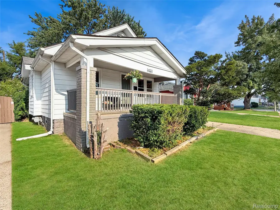 24520 Schroeder Avenue, Eastpointe, MI 48021 - #2