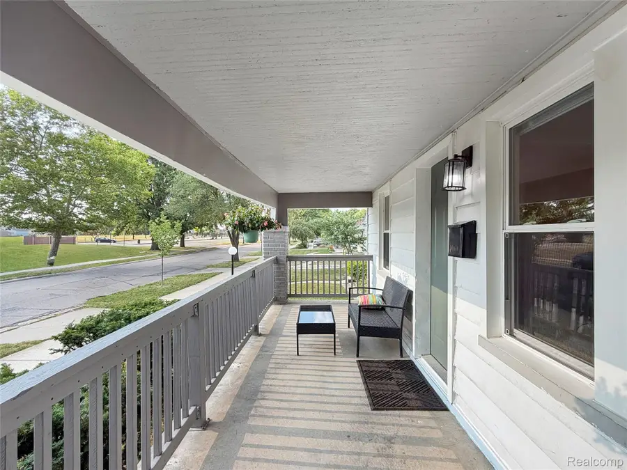 24520 Schroeder Avenue, Eastpointe, MI 48021 - #3