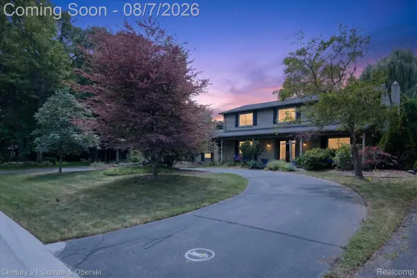 30557 Woodstream Drive, FarmingtonHills, MI 48334