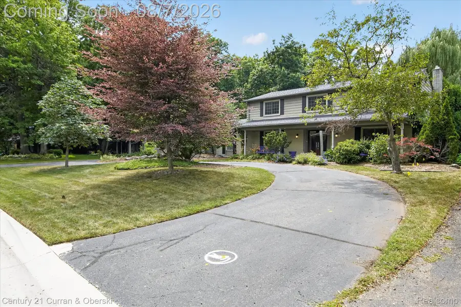 30557 Woodstream Drive, Farmington Hills, MI 48334 - #2