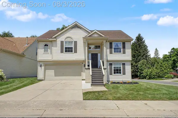 6400 Lake Meadow Drive, Waterford, MI 48327