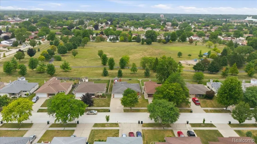 13605 Ascot Drive, Sterling Heights, MI 48312 - #2