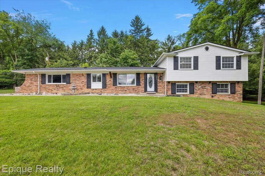 7033 W Pebblecreek Road, West Bloomfield, MI 48322 - #2