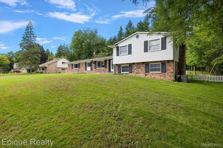 7033 W Pebblecreek Road, West Bloomfield, MI 48322 - #3