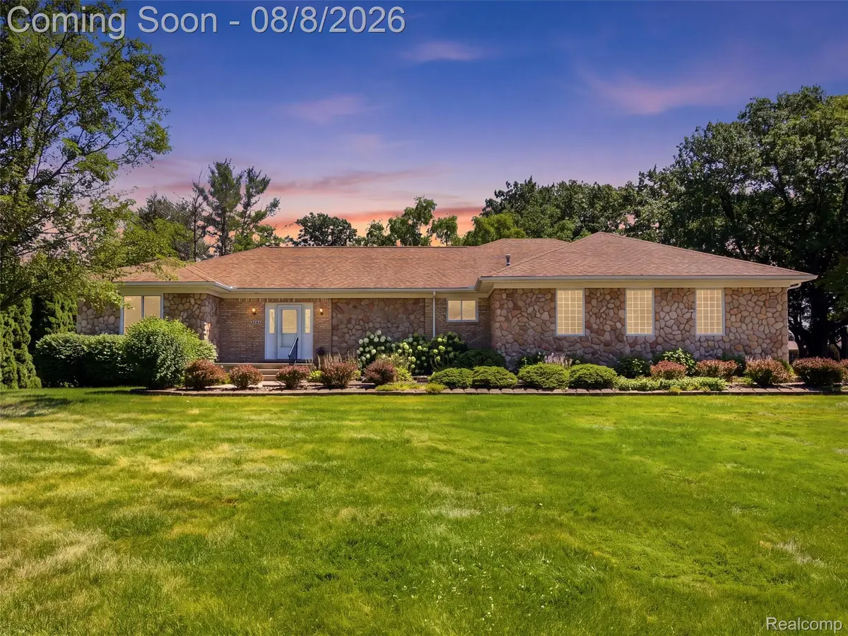 38244 W Horseshoe Drive, Clinton Township, MI 48036 - #1