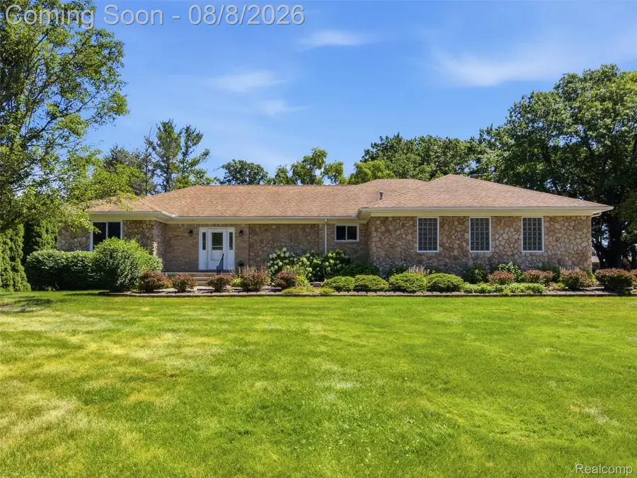 38244 W Horseshoe Drive, Clinton Township, MI 48036 - #2