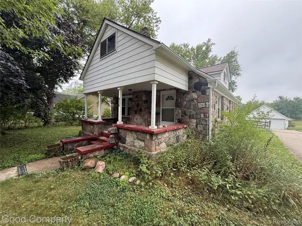 836 W Silver Lake Road, Fenton, MI 48430