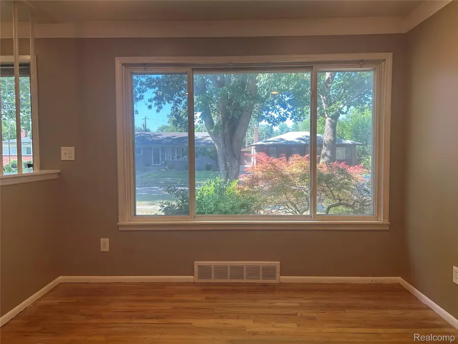 1404 Diana Avenue, Madison Heights, MI 48071 - #2