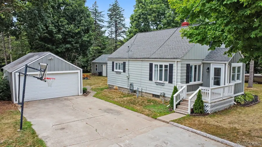 437 Deland Road, Flushing, MI 48433 - #3