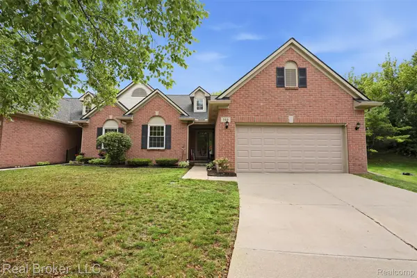 560 Snowfall Court, Howell, MI 48843