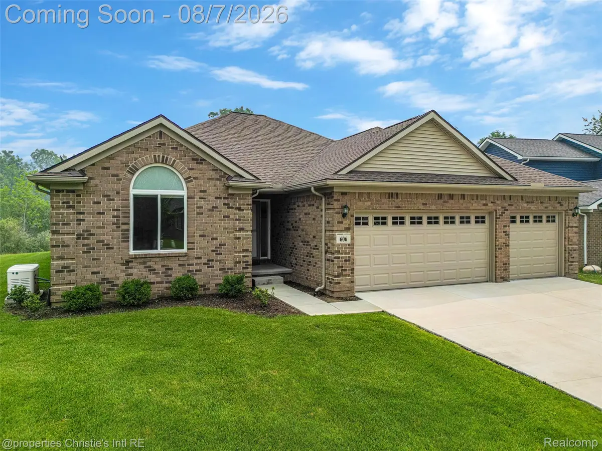 606 6th Street, Fenton, MI 48430 - #1