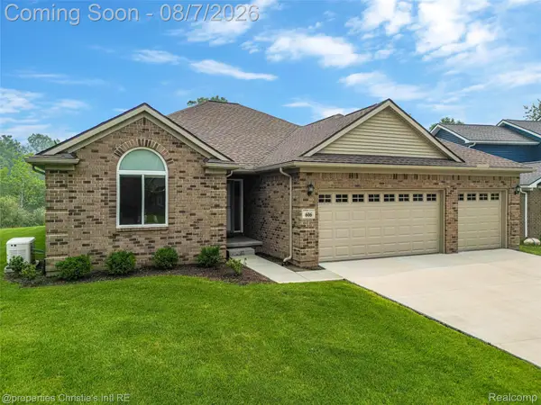 606 6th Street, Fenton, MI 48430