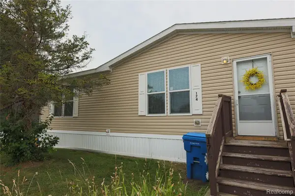 174 Suzanne Blvd, WhiteLake, MI 48386