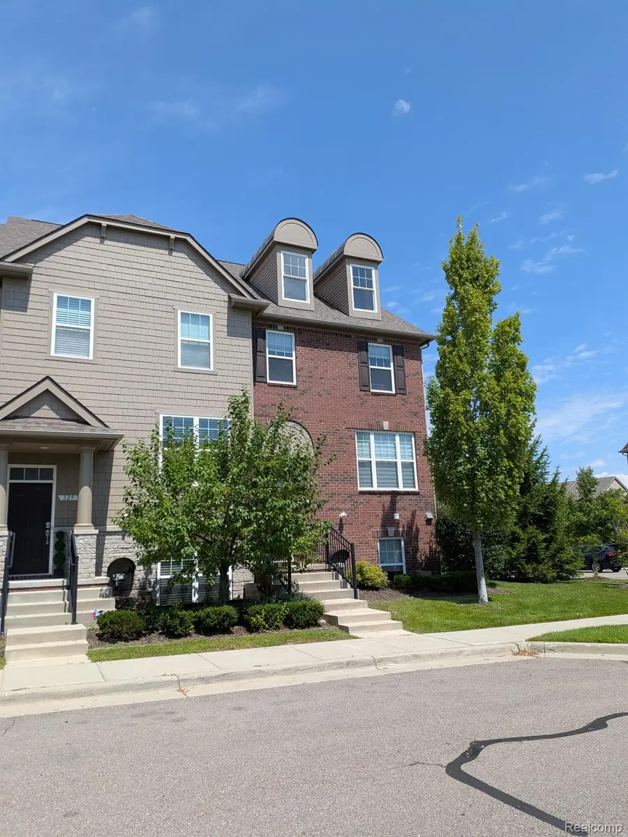 333 Glenhurst Boulevard #9, Rochester, MI 48307 - #3