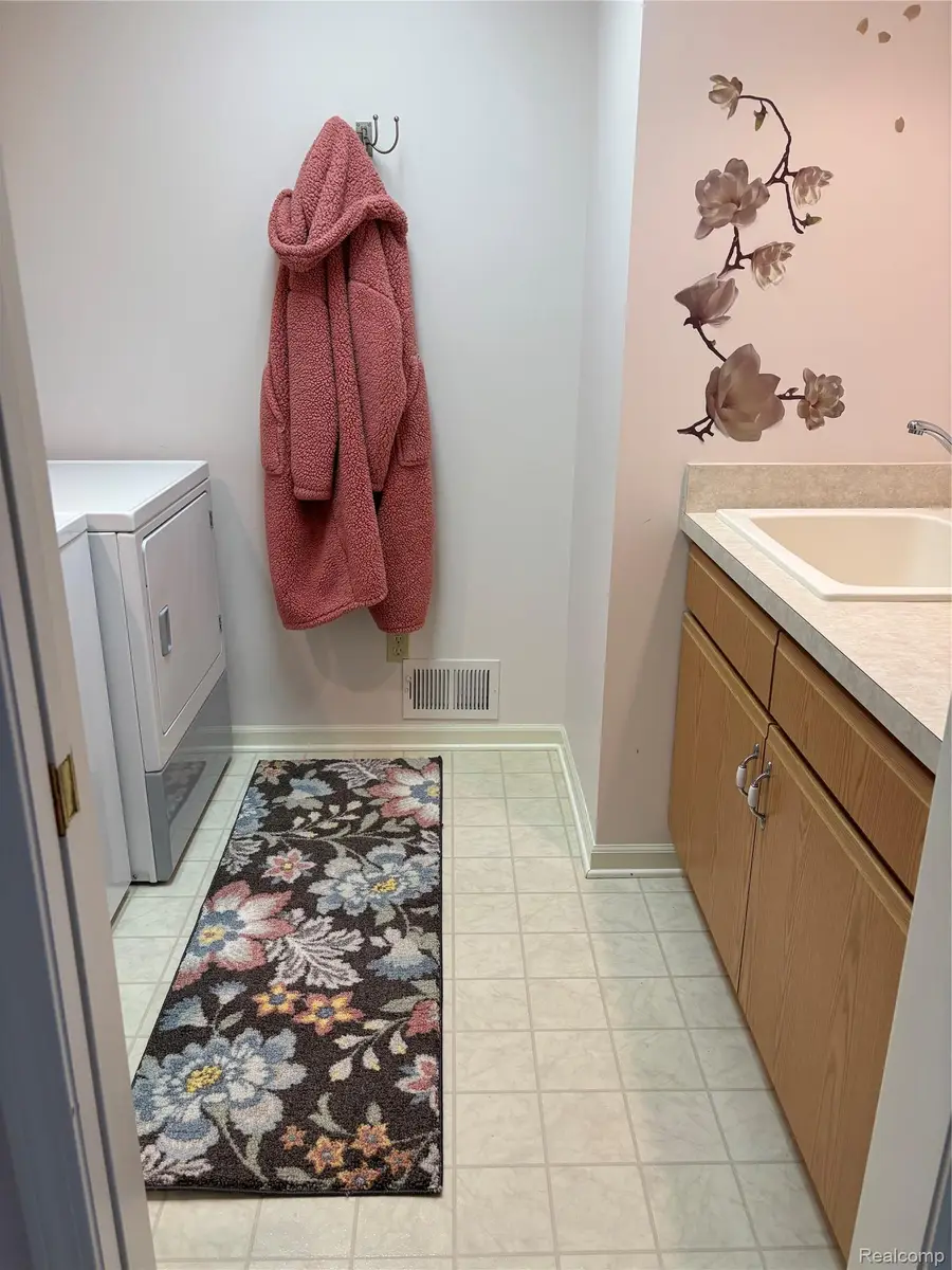 5353 Wyndemere Common Square, Swartz Creek, MI 48473 - #2
