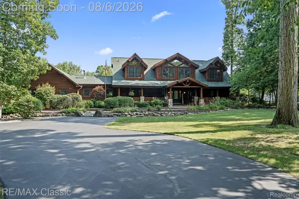 4489 Clara Louise Ct, Saline, MI 48176