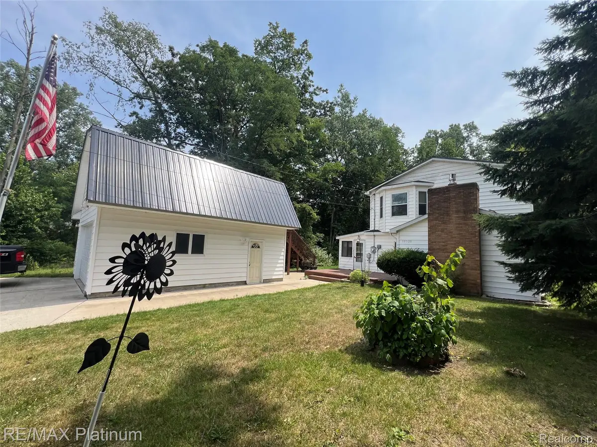 10528 Lake Shore Drive, Fenton, MI 48430 - #1