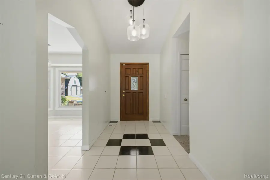 35903 Howard Road, Farmington, MI 48331 - #2