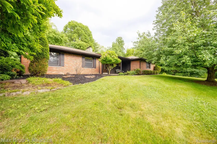 29030 Millbrook Road, Farmington, MI 48334 - #2
