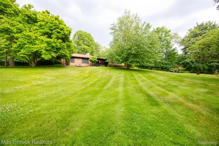 29030 Millbrook Road, Farmington, MI 48334 - #3