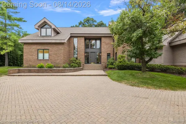 4740 W Wickford, BloomfieldHills, MI 48302