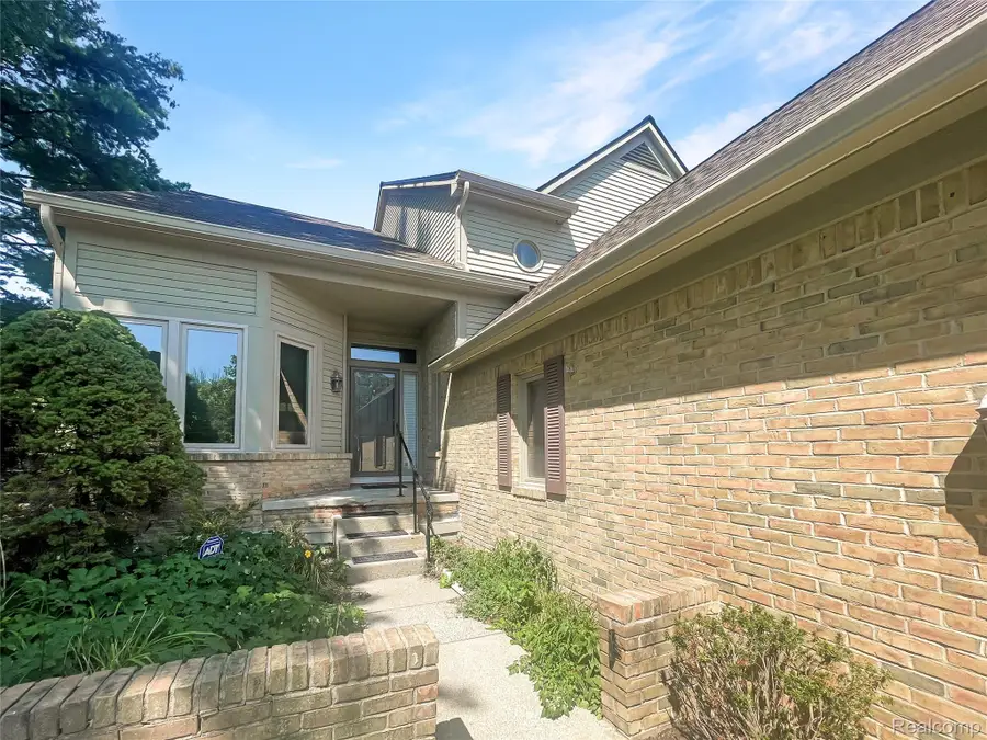37547 Legends Trail Drive, Farmington, MI 48331 - #3