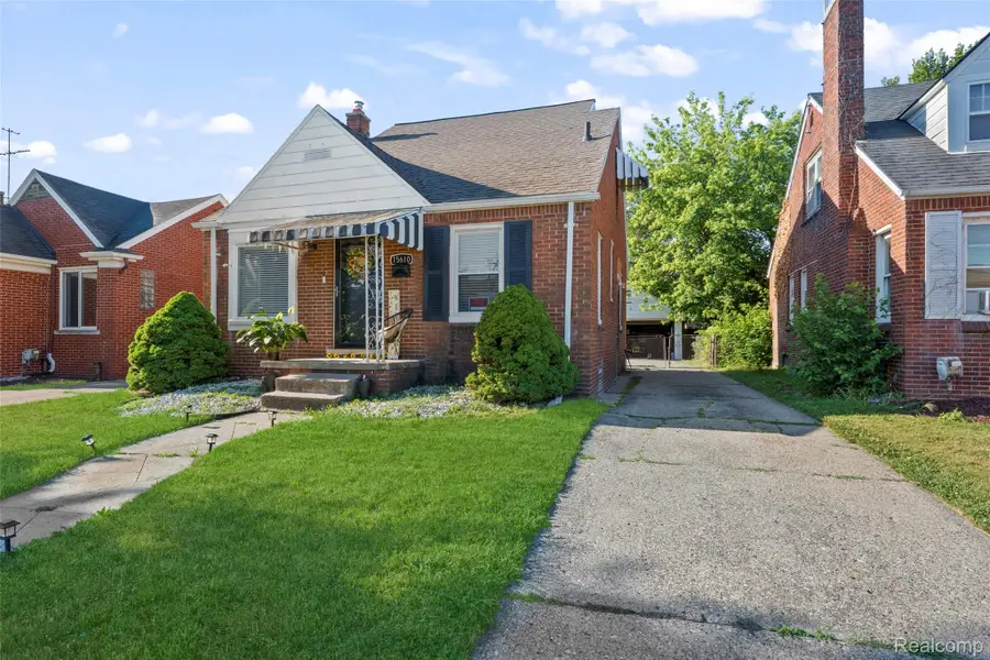 15610 Veronica Avenue, Eastpointe, MI 48021 - #2