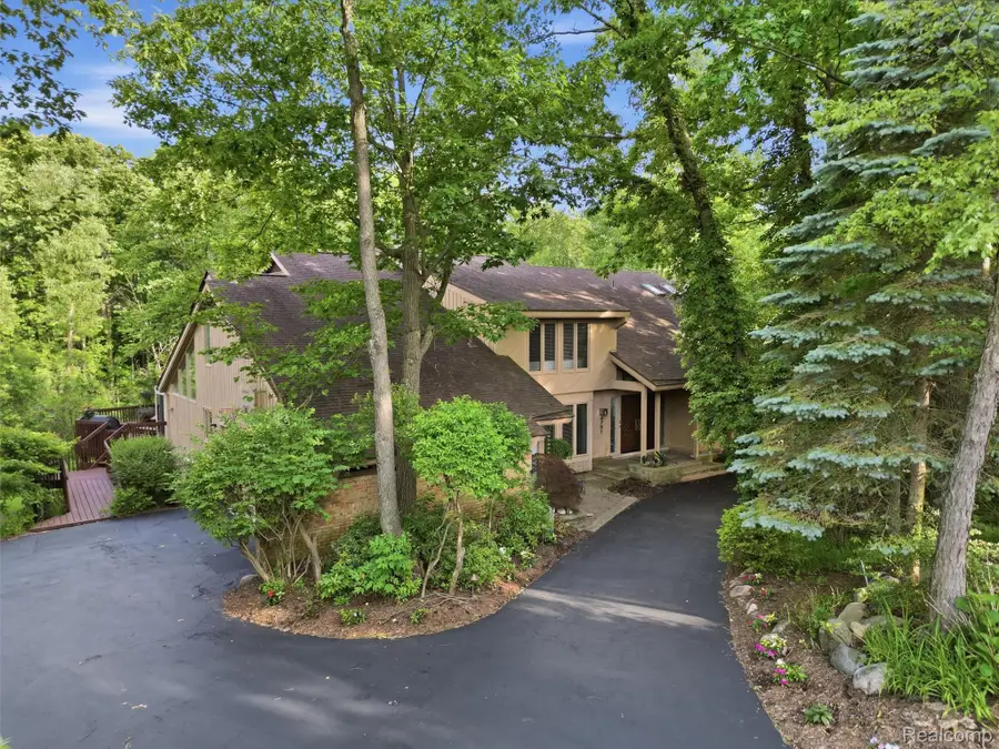 4751 Rolling Ridge Road, West Bloomfield, MI 48323 - #2