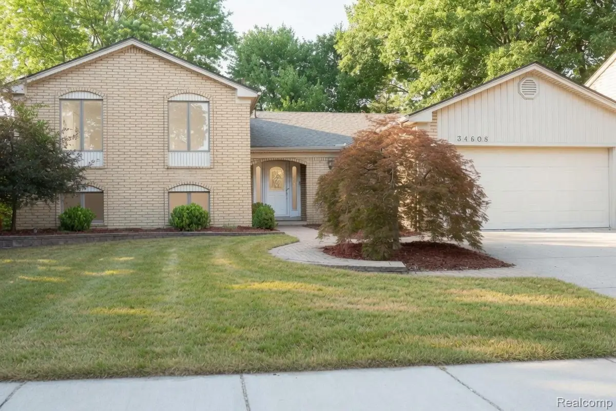 34608 Pinehurst Drive, Livonia, MI 48154 - #1