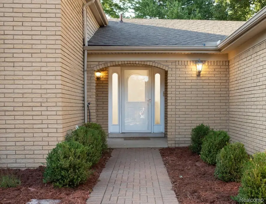 34608 Pinehurst Drive, Livonia, MI 48154 - #2