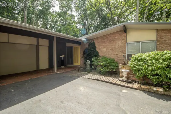 9302 Green Tree Drive, GrandBlanc, MI 48439