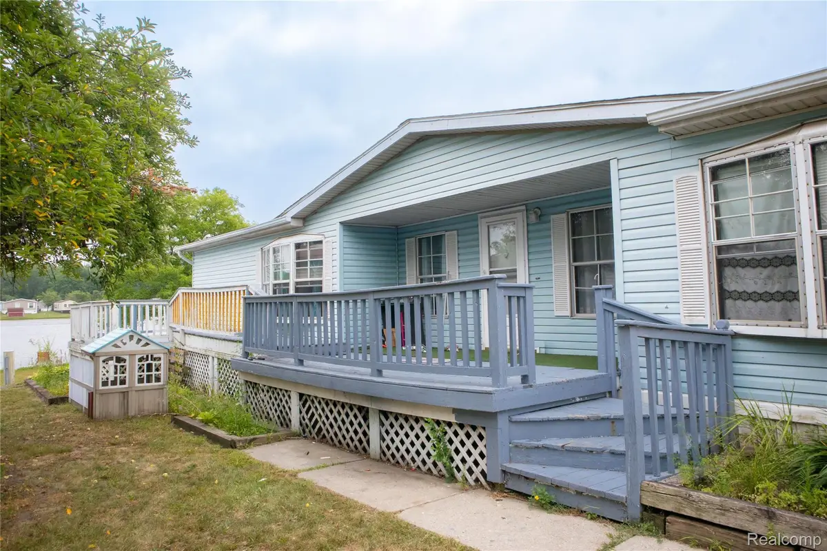 48584 Lakeview Circle, Utica, MI 48317 - #1