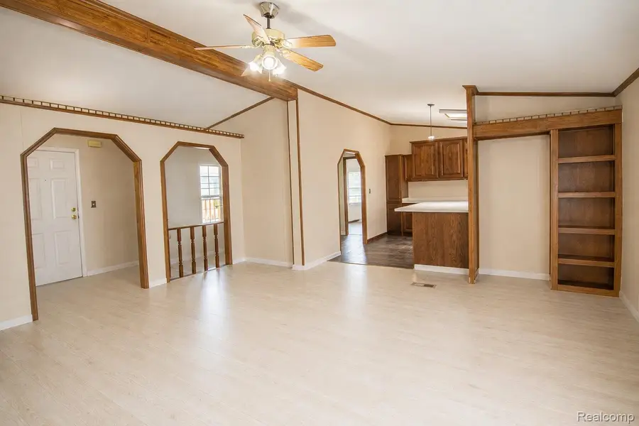 48584 Lakeview Circle, Utica, MI 48317 - #3