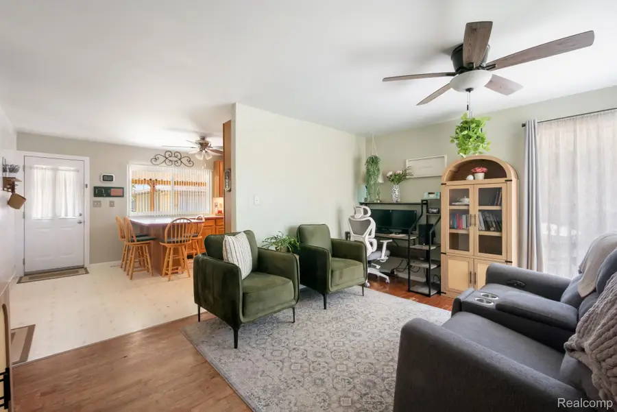 34520 Sandwood Drive, Sterling Heights, MI 48310 - #3