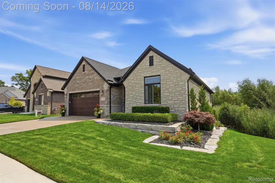 55294 Hanford Court, Utica, MI 48316 - #2
