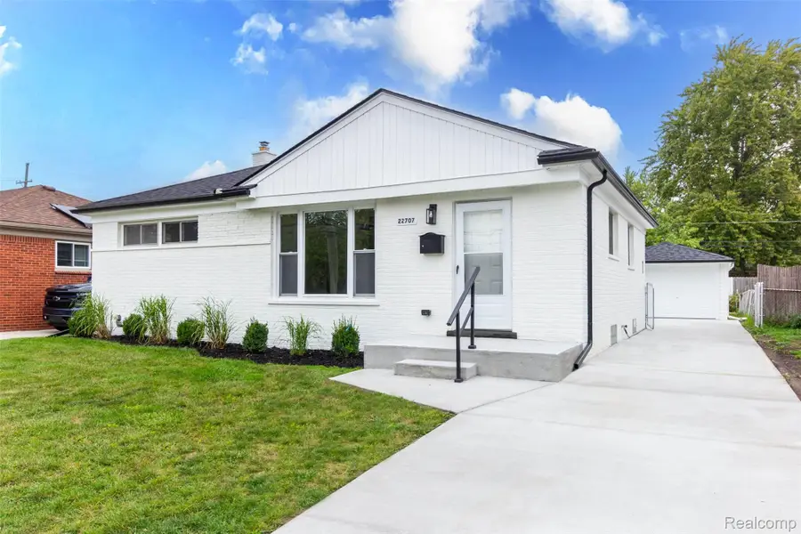 22707 Playview Street, Saint Clair Shores, MI 48082 - #2