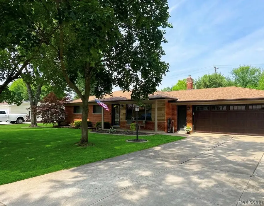 7481 Flickinger Drive, Utica, MI 48317 - #2