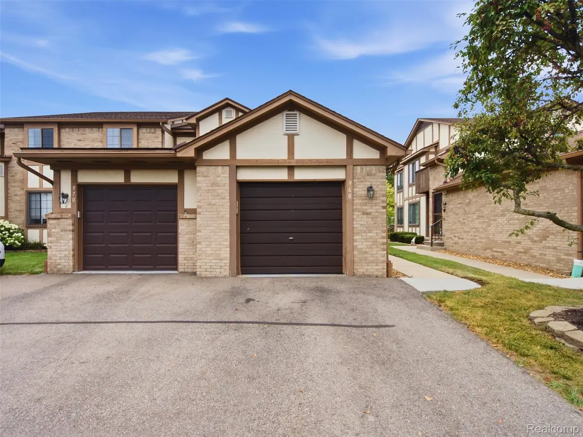 968 Country Club Drive #4, Saint Clair Shores, MI 48082 - #1
