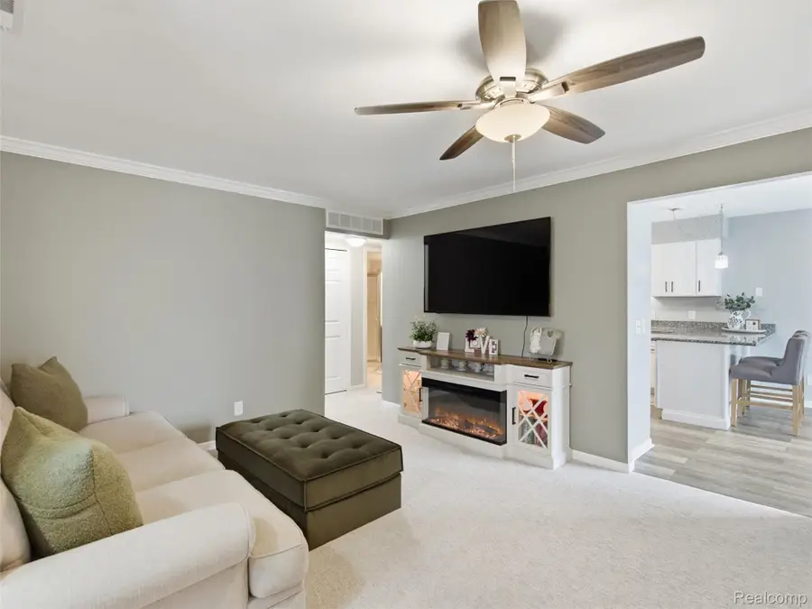 968 Country Club Drive #4, Saint Clair Shores, MI 48082 - #3