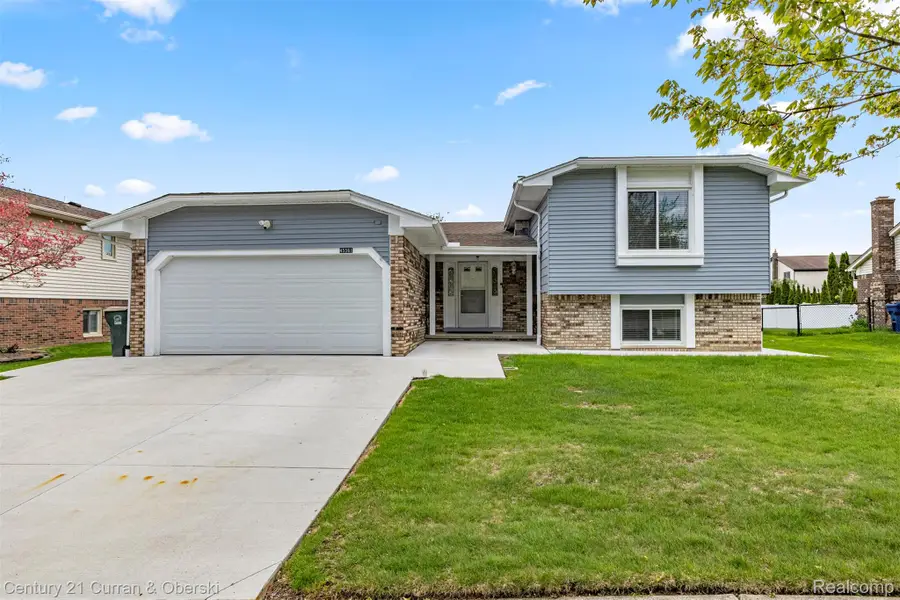 45561 Edgewood Court, Canton, MI 48187 - #2